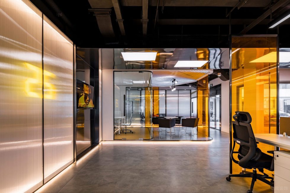 動感現(xiàn)代風(fēng)辦公室裝修設(shè)計水泥色地磚