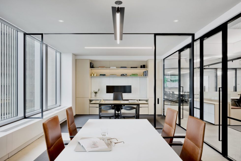 高級(jí)簡(jiǎn)約風(fēng)辦公室裝修設(shè)計(jì)雅白色經(jīng)理辦公室 高級(jí)簡(jiǎn)約風(fēng)辦公室裝修設(shè)計(jì)雅白色經(jīng)理辦公室