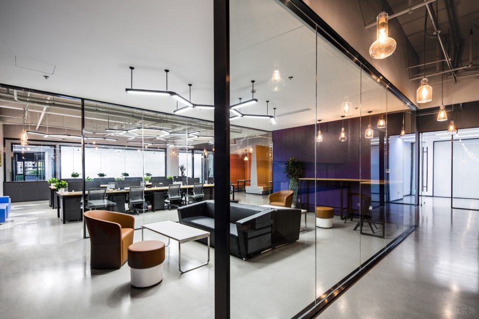 混搭時(shí)尚工業(yè)風(fēng)辦公室裝修設(shè)計(jì)混搭色休閑區(qū)