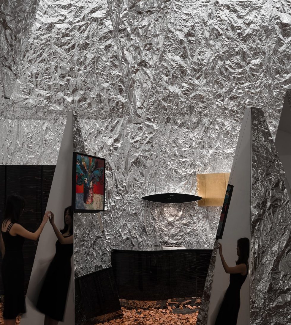 金屬感工業(yè)風(fēng)畫(huà)廊裝修設(shè)計(jì)方案 凹凸金屬顆粒感墻面