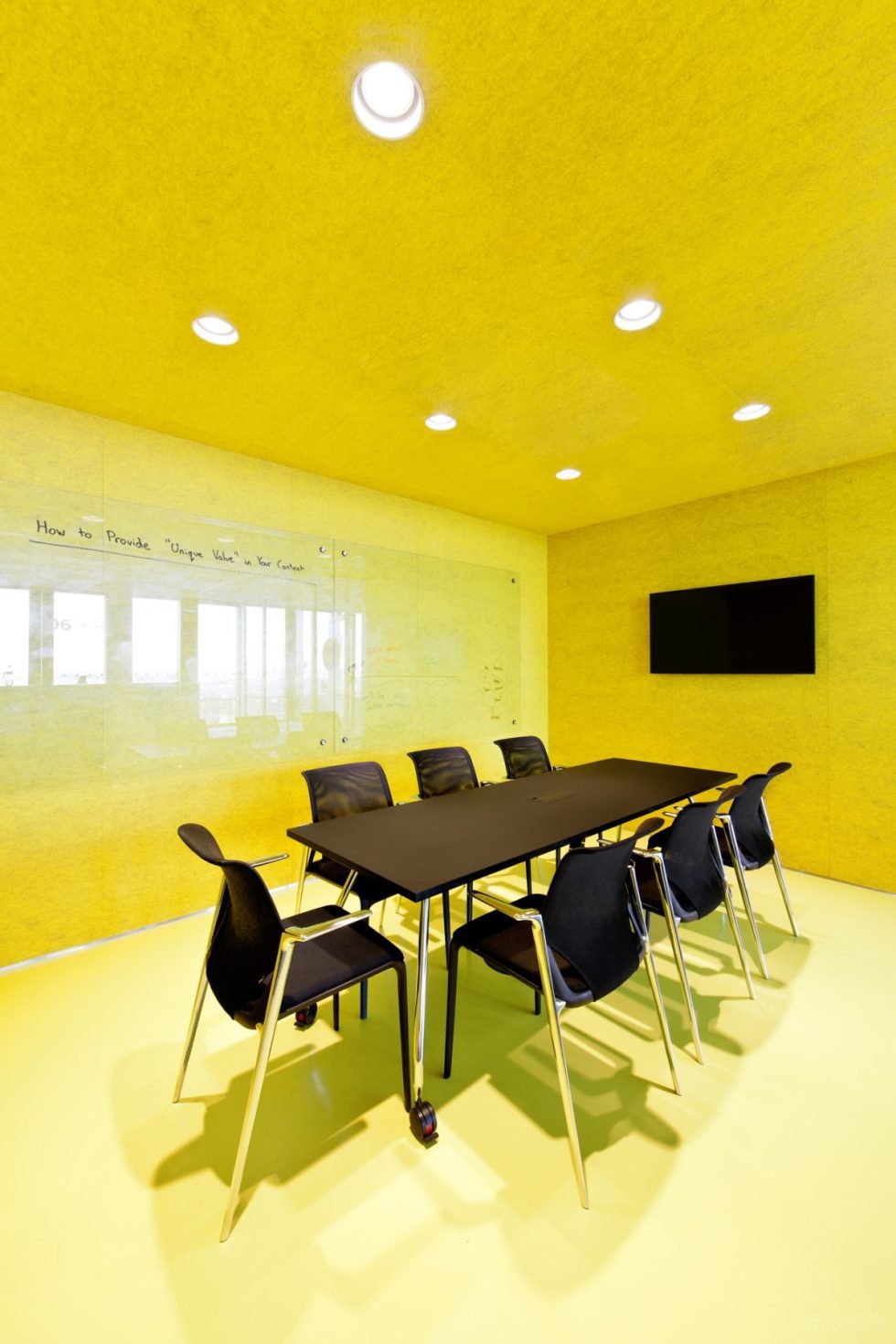 簡(jiǎn)約混搭風(fēng)辦公室裝修設(shè)計(jì)黃色小型會(huì)議室 簡(jiǎn)約混搭風(fēng)辦公室裝修設(shè)計(jì)黃色小型會(huì)議室