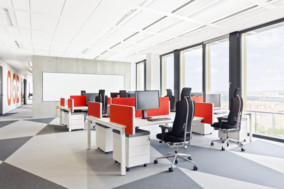 簡(jiǎn)約混搭風(fēng)辦公室裝修設(shè)計(jì)灰白色工作區(qū) 簡(jiǎn)約混搭風(fēng)辦公室裝修設(shè)計(jì)灰白色工作區(qū)