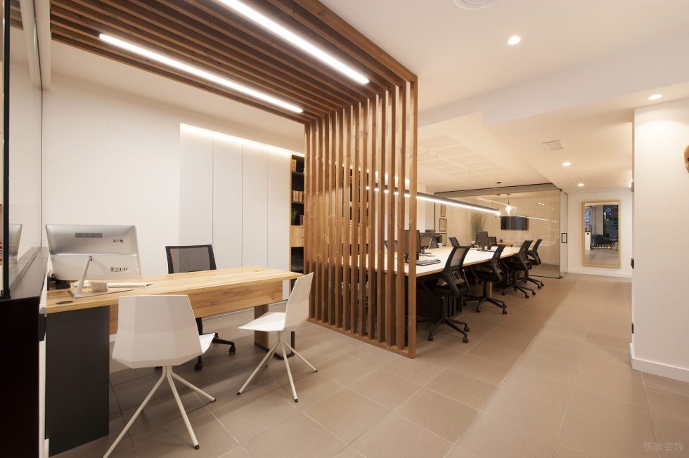 暖白色極簡風(fēng)辦公室裝修設(shè)計(jì)暖白色工作區(qū)