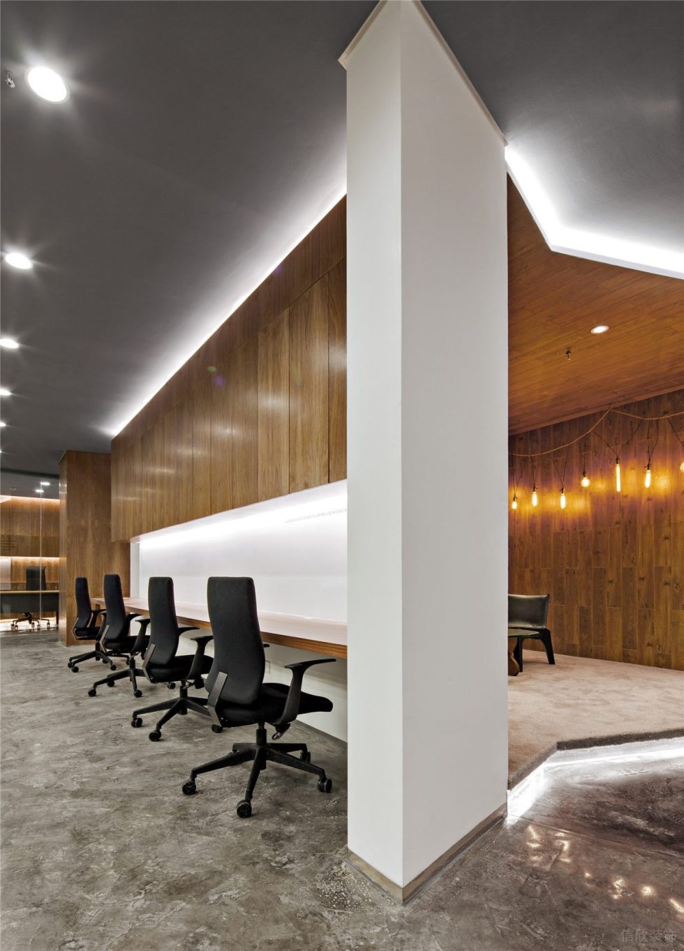 暖白色簡約風(fēng)辦公室裝修設(shè)計白木色辦公區(qū)效果圖