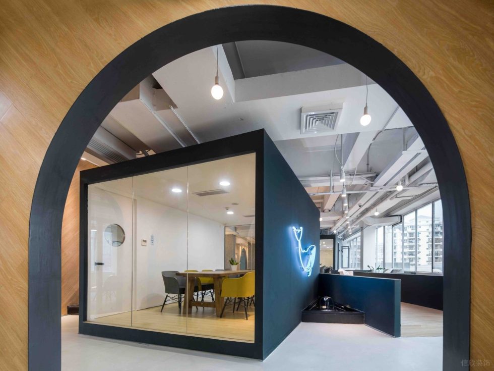 輕工業(yè)風(fēng)格辦公室裝修設(shè)計(jì)淺色盒子造型會(huì)議室 輕工業(yè)風(fēng)格辦公室裝修設(shè)計(jì)淺色盒子造型會(huì)議室