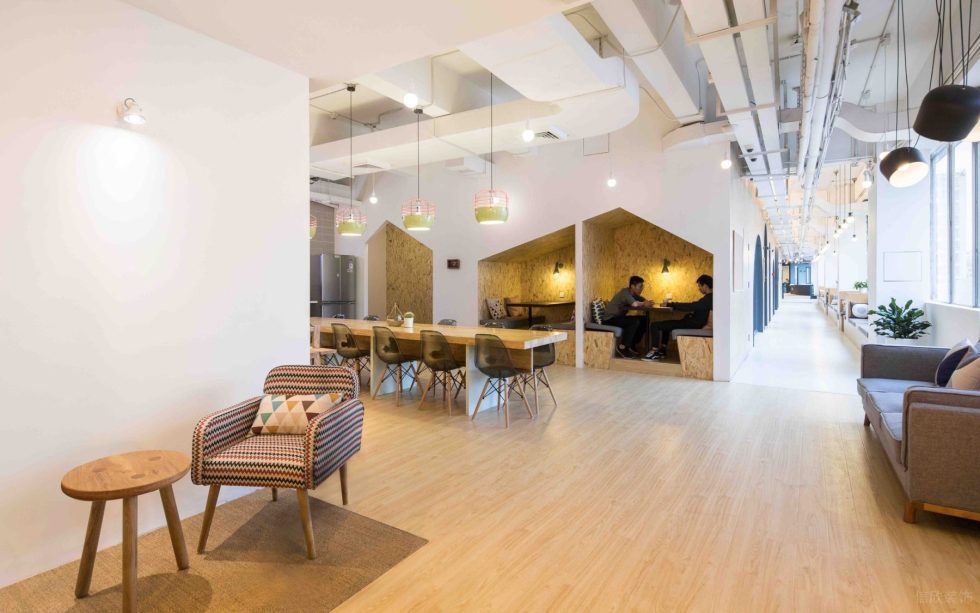 輕工業(yè)風格辦公室裝修設計淺色木屋造型洽談區(qū)效果圖