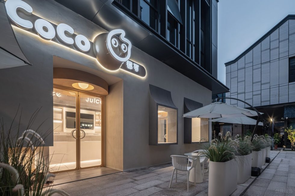 現(xiàn)代簡約風飲品店門口暖燈照明裝修設(shè)計