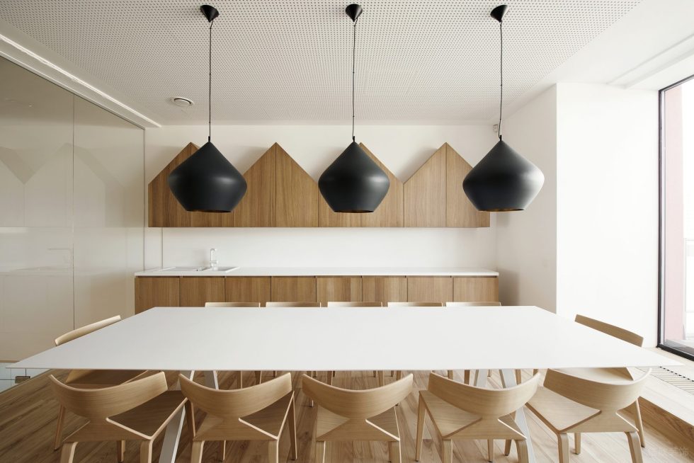 自然原木風辦公室裝修設計淺木色茶水間 自然原木風辦公室裝修設計淺木色茶水間