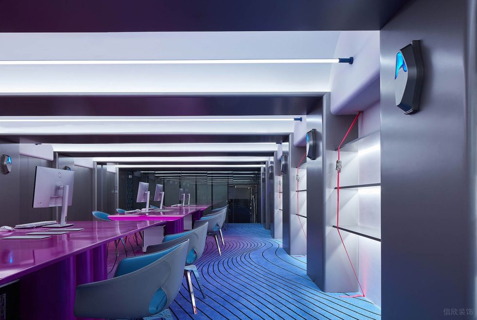 賽博朋克風格辦公室裝修設計桃紅色工作臺 賽博朋克風格辦公室裝修設計桃紅色工作臺