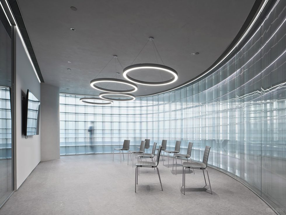 素色調(diào)現(xiàn)代簡(jiǎn)約風(fēng)辦公室裝修設(shè)計(jì)灰白色培訓(xùn)室