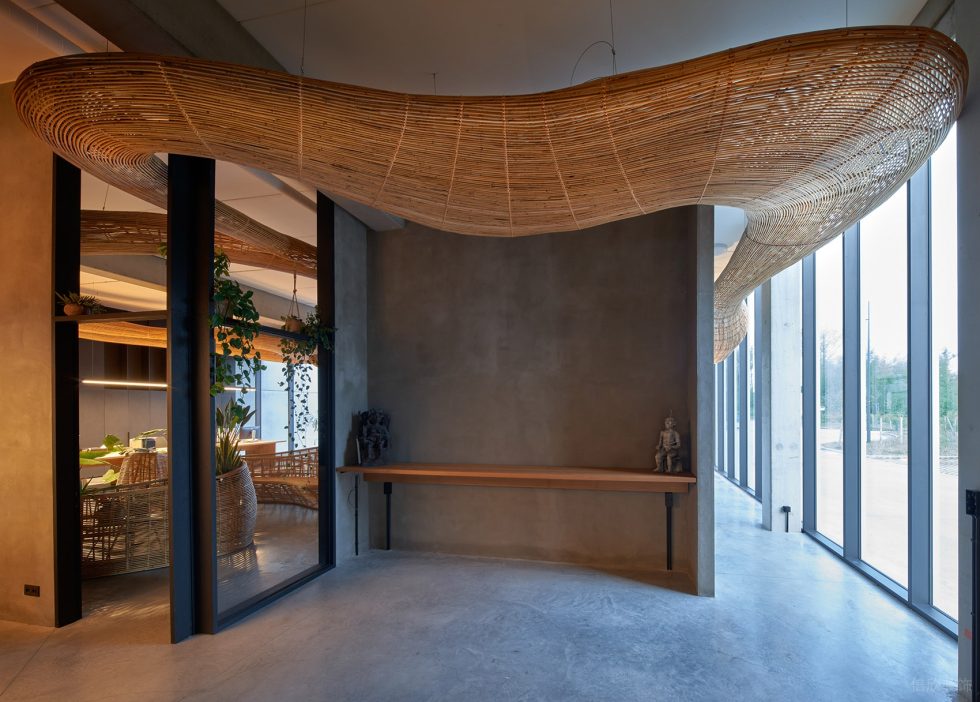 素木色極簡風(fēng)辦公室裝修設(shè)計(jì)暖暗色過廊 素木色極簡風(fēng)辦公室裝修設(shè)計(jì)暖暗色過廊