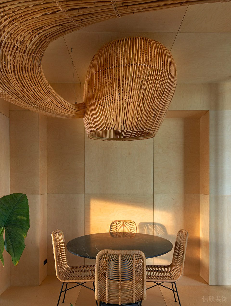 素木色極簡風(fēng)辦公室裝修設(shè)計暖色調(diào)洽談室