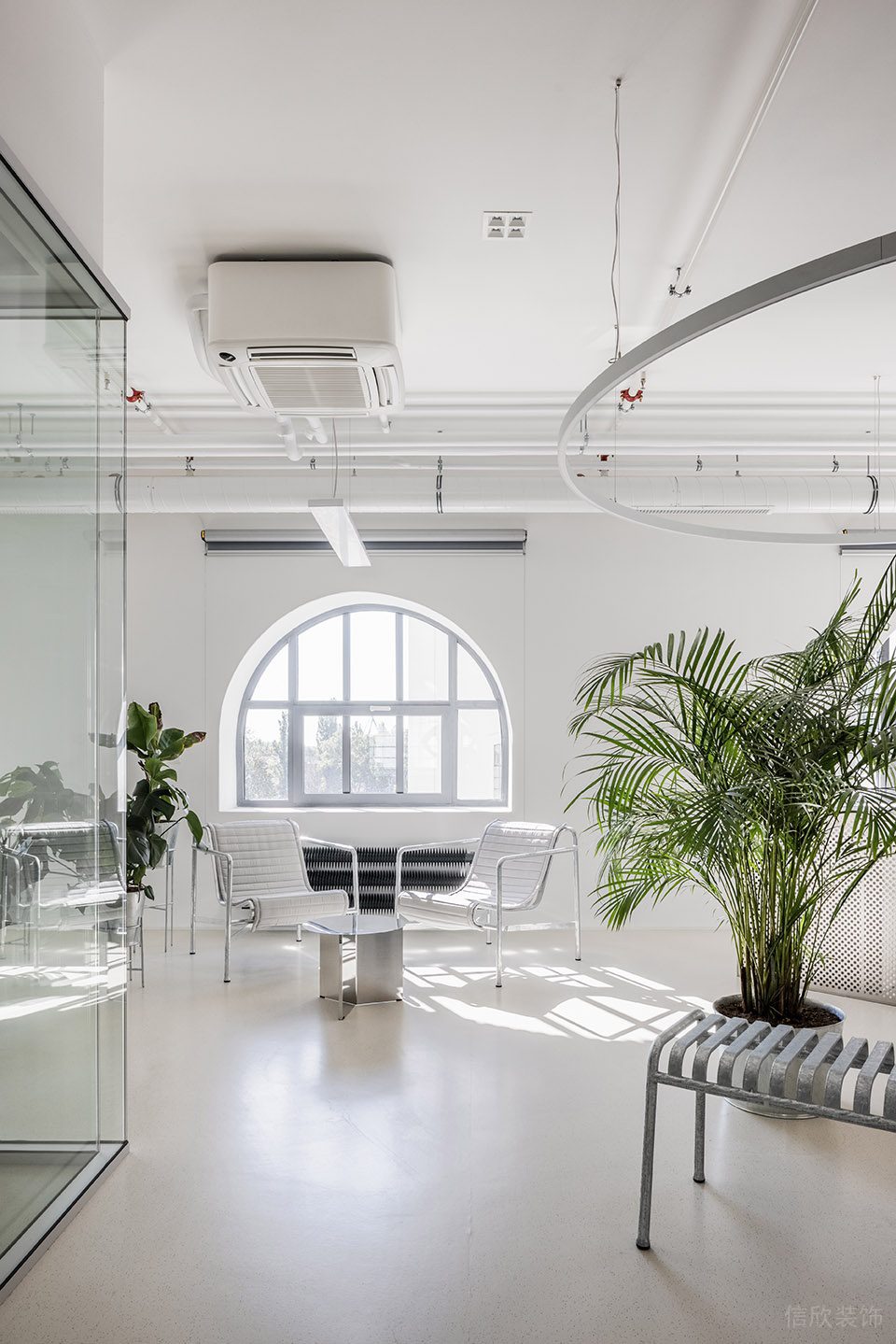 白色簡(jiǎn)約自然風(fēng)辦公室裝修設(shè)計(jì)白色系休息區(qū) 白色簡(jiǎn)約自然風(fēng)辦公室裝修設(shè)計(jì)白色系休息區(qū)