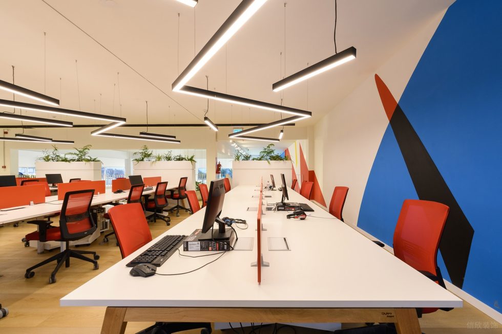 多彩色趣味現代風辦公室裝修設計紅色辦公椅 多彩色趣味現代風辦公室裝修設計紅色辦公椅