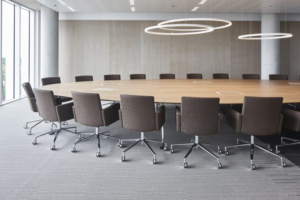 淡色系現代極簡風辦公室裝修設計淺咖色會議室 淡色系現代極簡風辦公室裝修設計淺咖色會議室