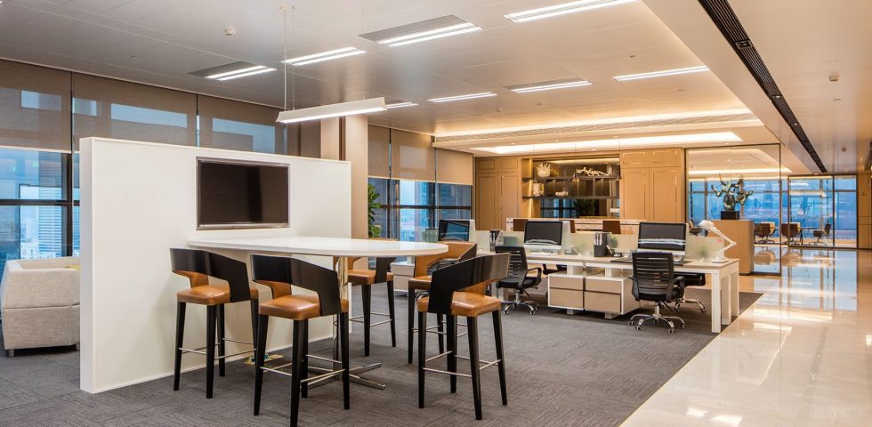 暖色調(diào)現(xiàn)代輕奢風(fēng)辦公室裝修設(shè)計(jì)暖白色開(kāi)放式辦公區(qū)