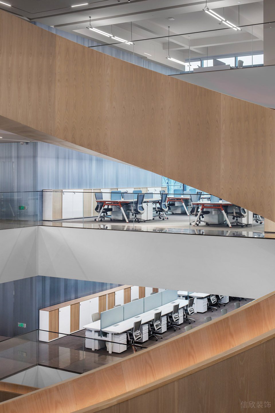 原木質感灰色調現代簡約風辦公室裝修設計白色調辦公家具 原木質感灰色調現代簡約風辦公室裝修設計白色調辦公家具