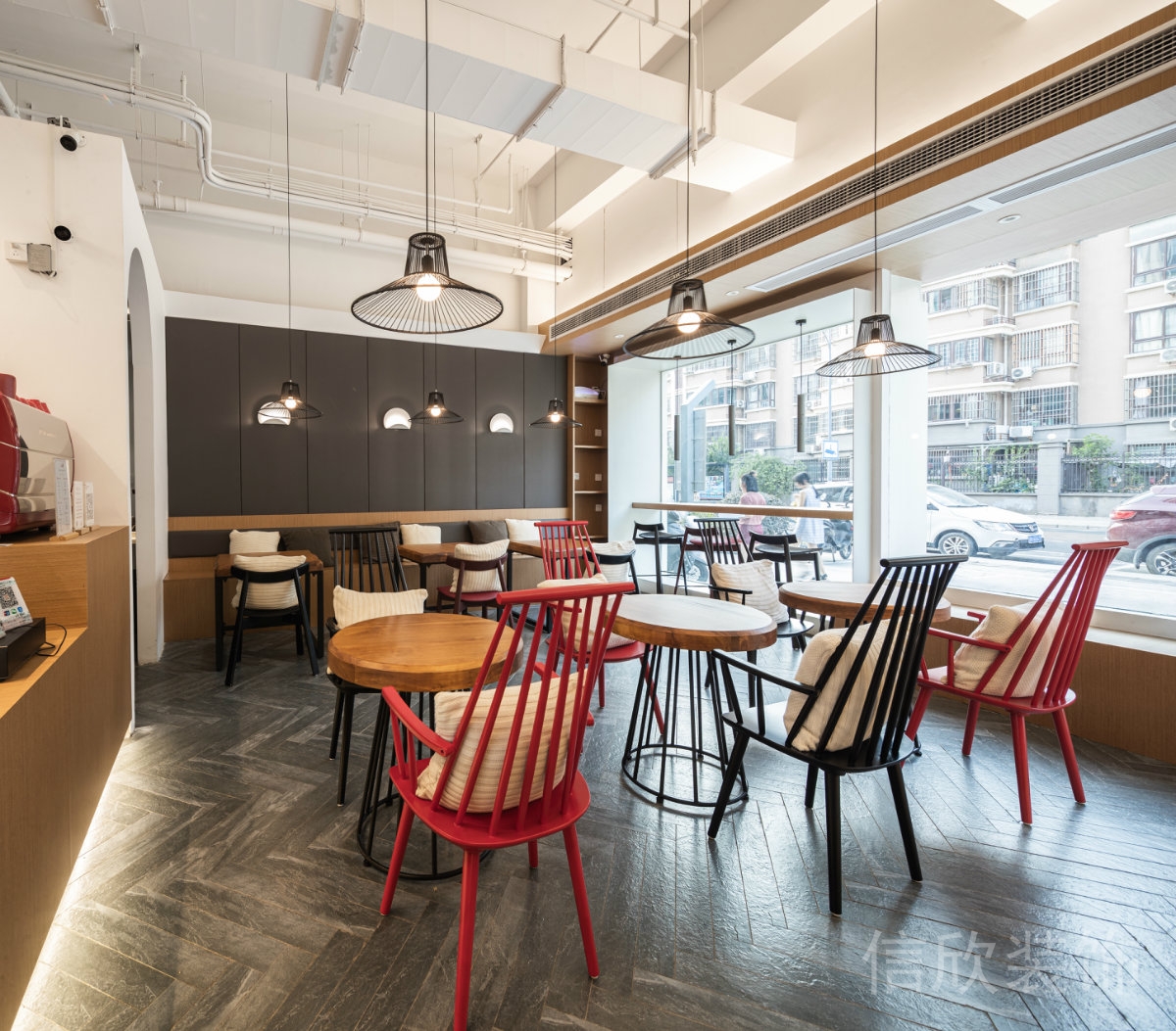 深圳羅湖國(guó)貿(mào)面包店深咖啡色墻面軟包裝修設(shè)計(jì)