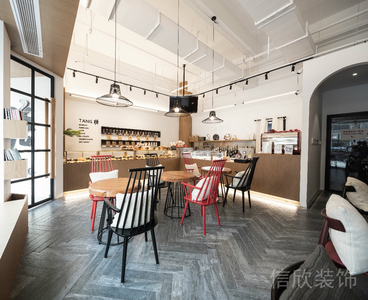 深圳羅湖國(guó)貿(mào)面包店中間圓形餐桌裝修設(shè)計(jì)