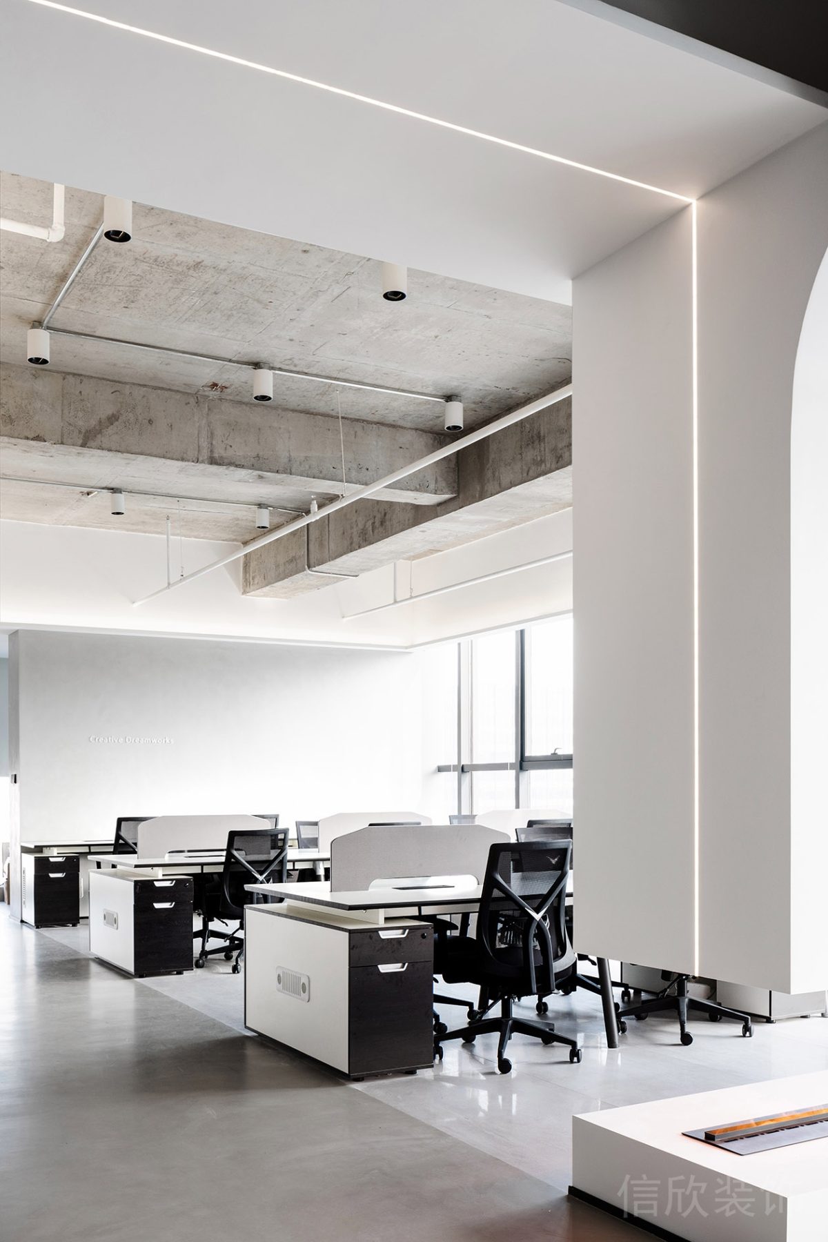 黑白灰現(xiàn)代風(fēng)格辦公空間開(kāi)放辦公區(qū)裝修設(shè)計(jì)