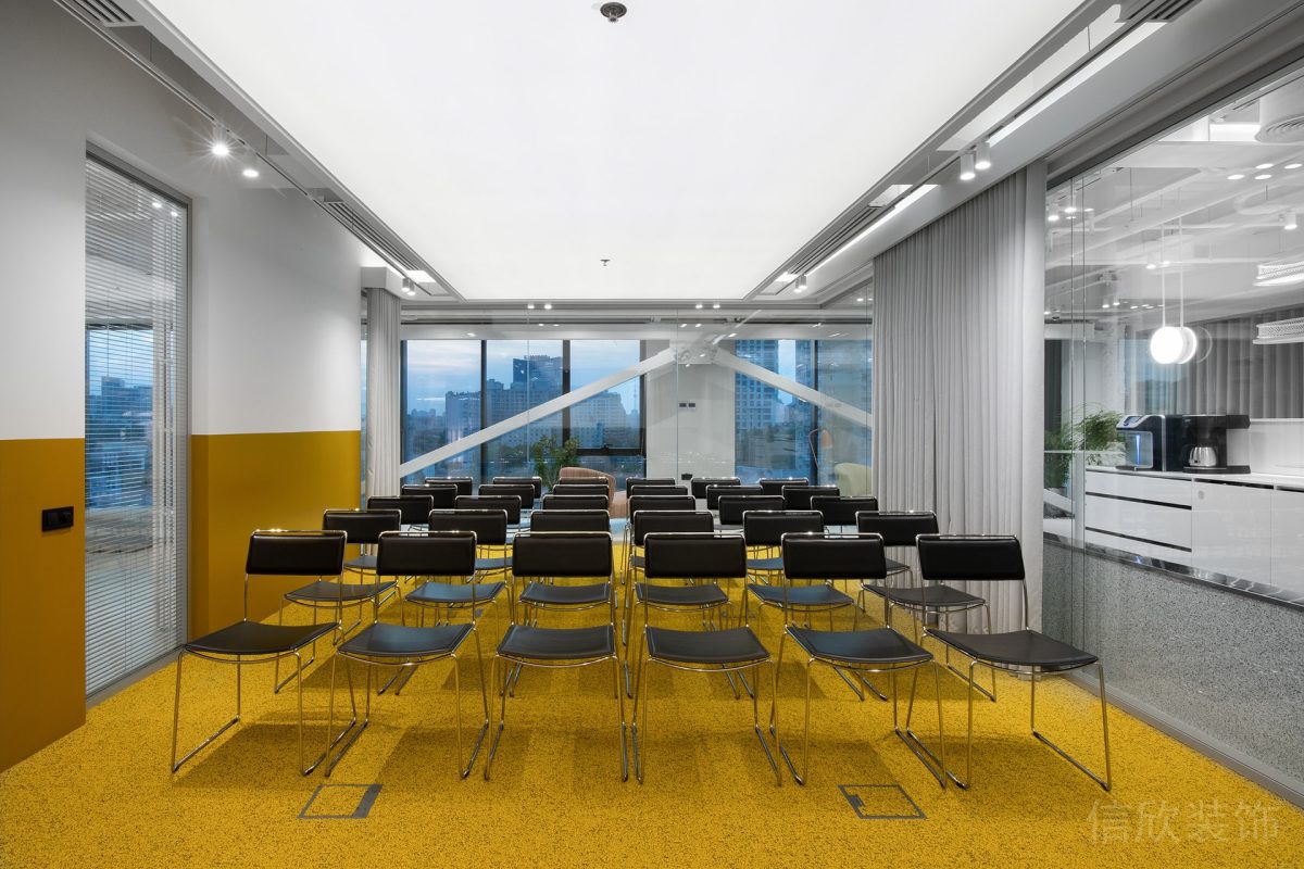 黃色工業(yè)風(fēng)玻璃洽談室設(shè)計(jì)