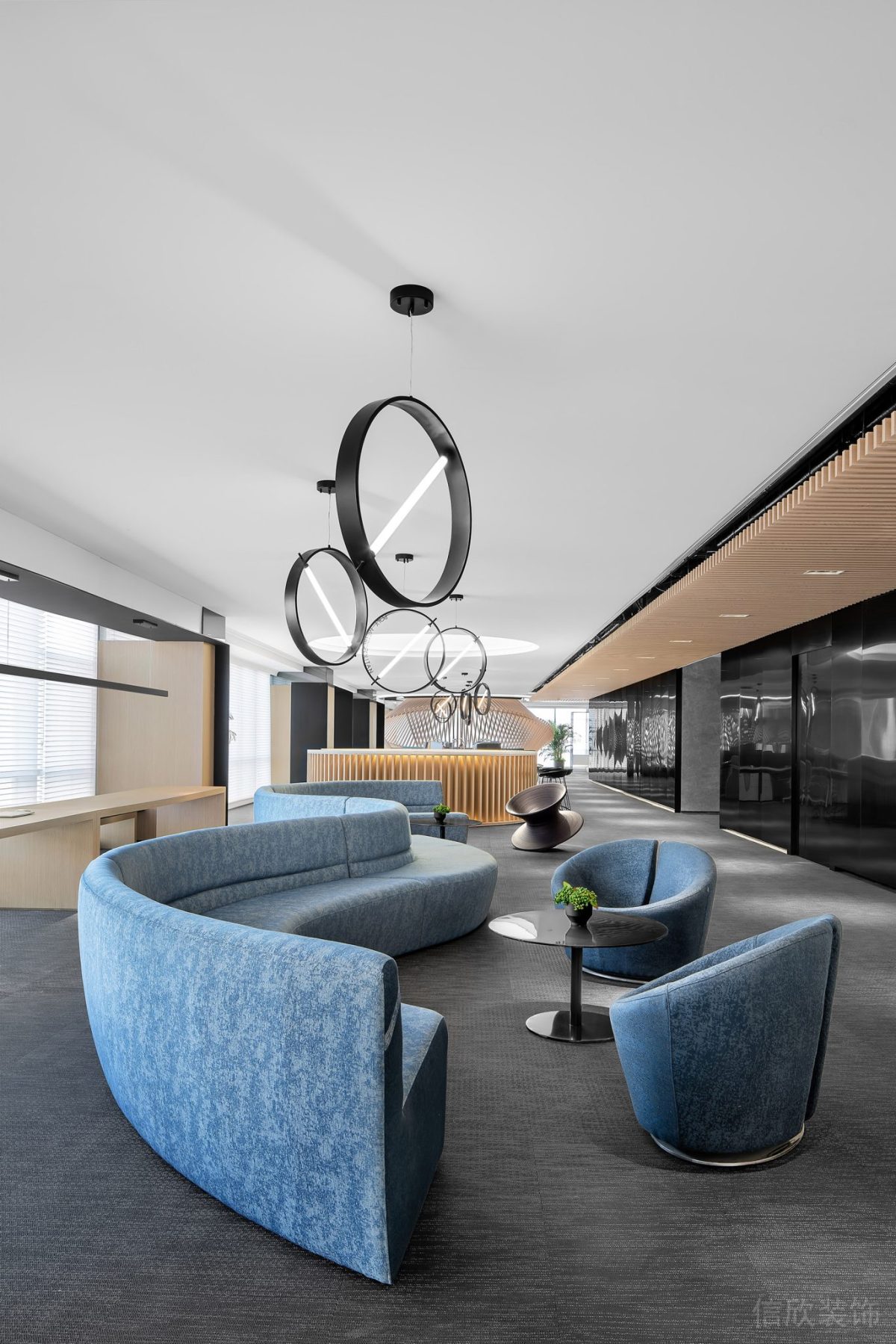 弧形曲線設(shè)計沙發(fā)接待處裝修