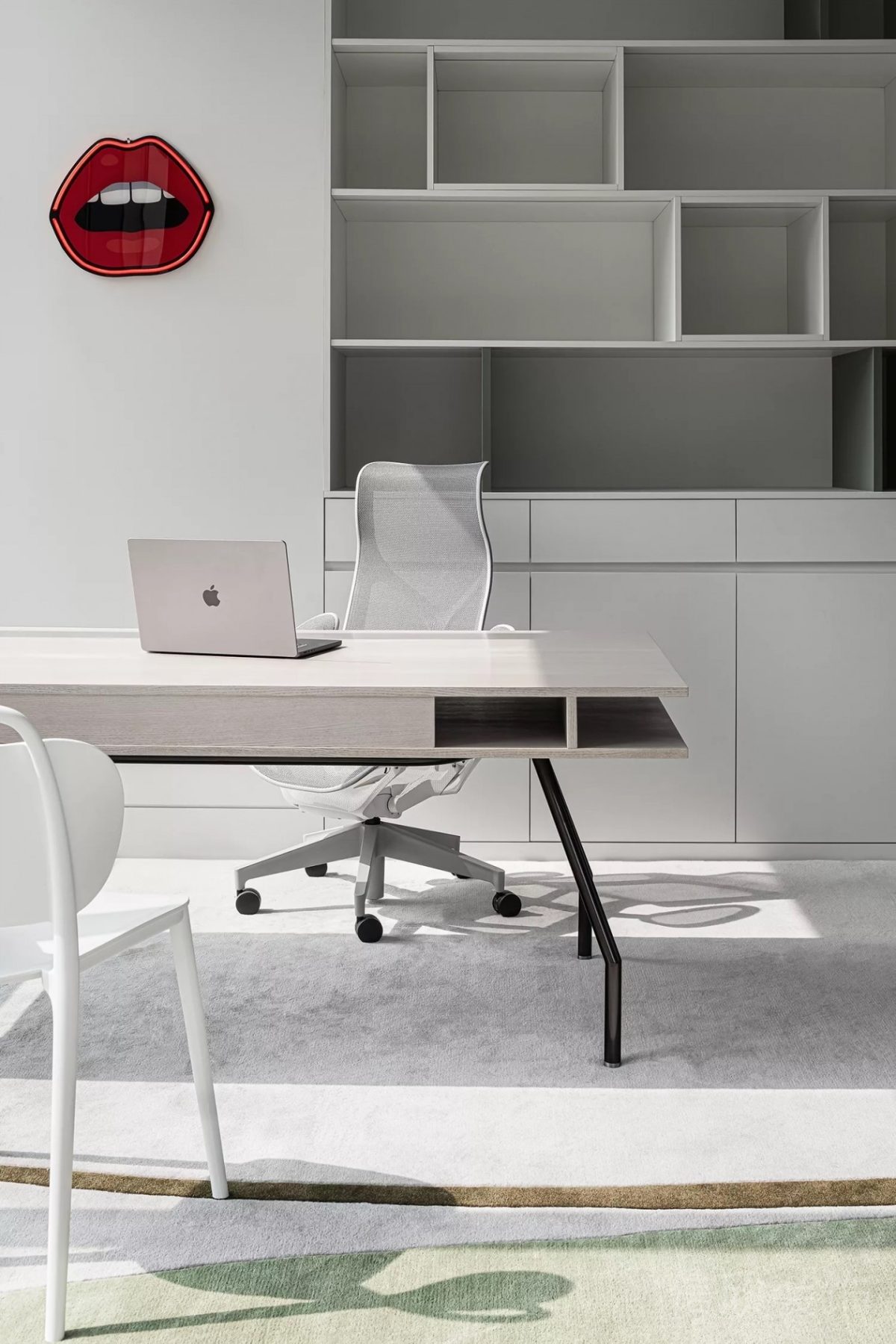 結(jié)構(gòu)式內(nèi)嵌木柜經(jīng)理辦公室設(shè)計