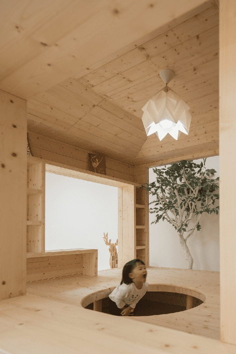 深圳南山區(qū)西麗少兒藝術(shù)興趣培訓(xùn)學(xué)校圓形凹洞寫(xiě)字桌