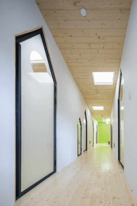 西麗少兒藝術(shù)興趣培訓(xùn)學(xué)校過(guò)道裝修圖