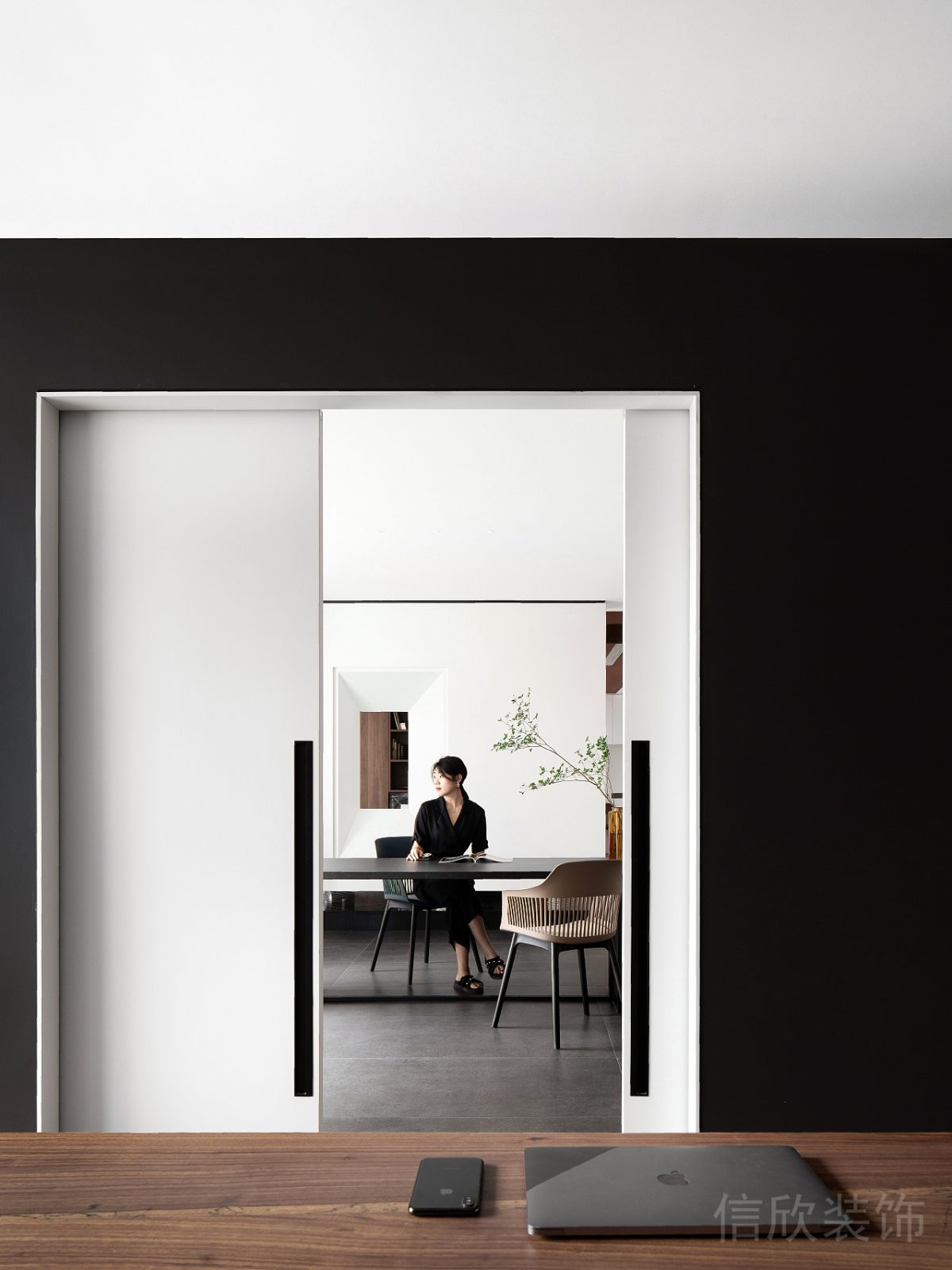 質(zhì)樸現(xiàn)代簡(jiǎn)約風(fēng)辦公空間白色移門裝修設(shè)計(jì)