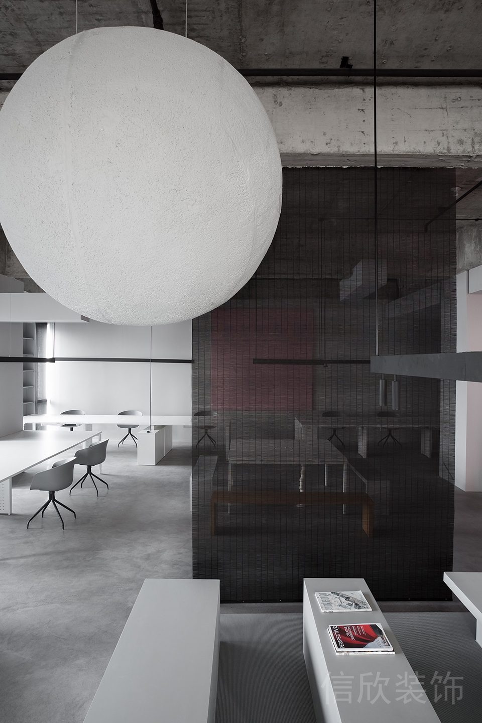 現(xiàn)代工業(yè)風(fēng)幾何線條設(shè)計(jì)計(jì)員工休息區(qū)域裝修