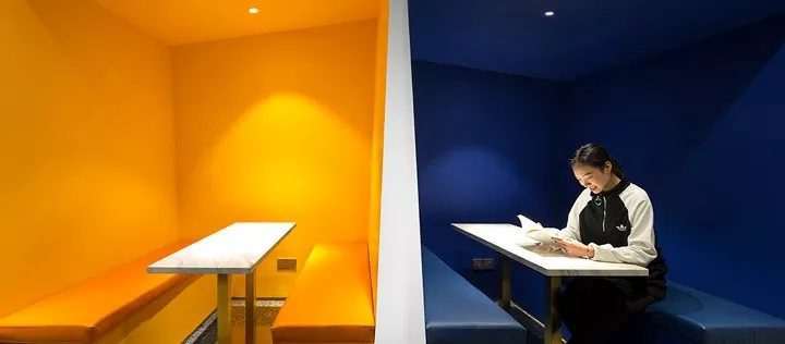 對稱式健身房裝修設(shè)計閱讀自習室休息區(qū)橙藍色撞色設(shè)計