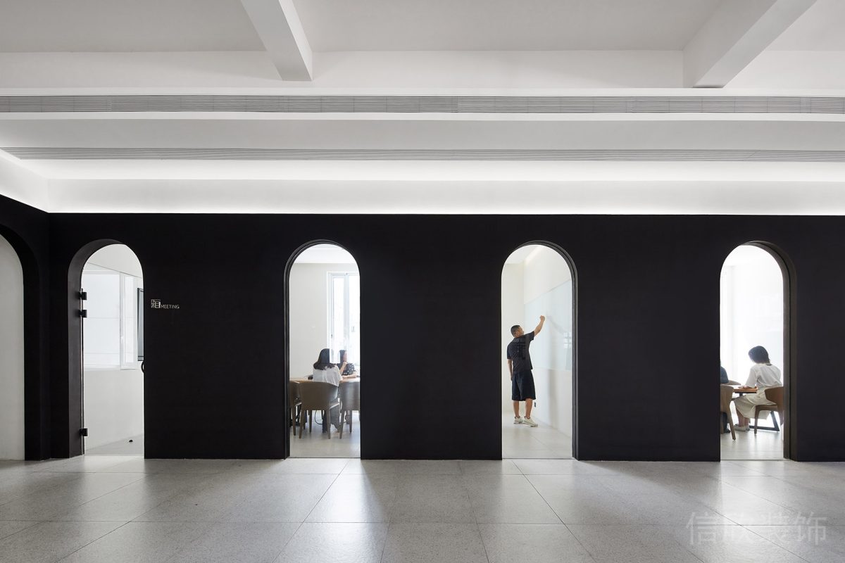 黑白極簡(jiǎn)風(fēng)辦公空間辦公區(qū)墻面裝修設(shè)計(jì)