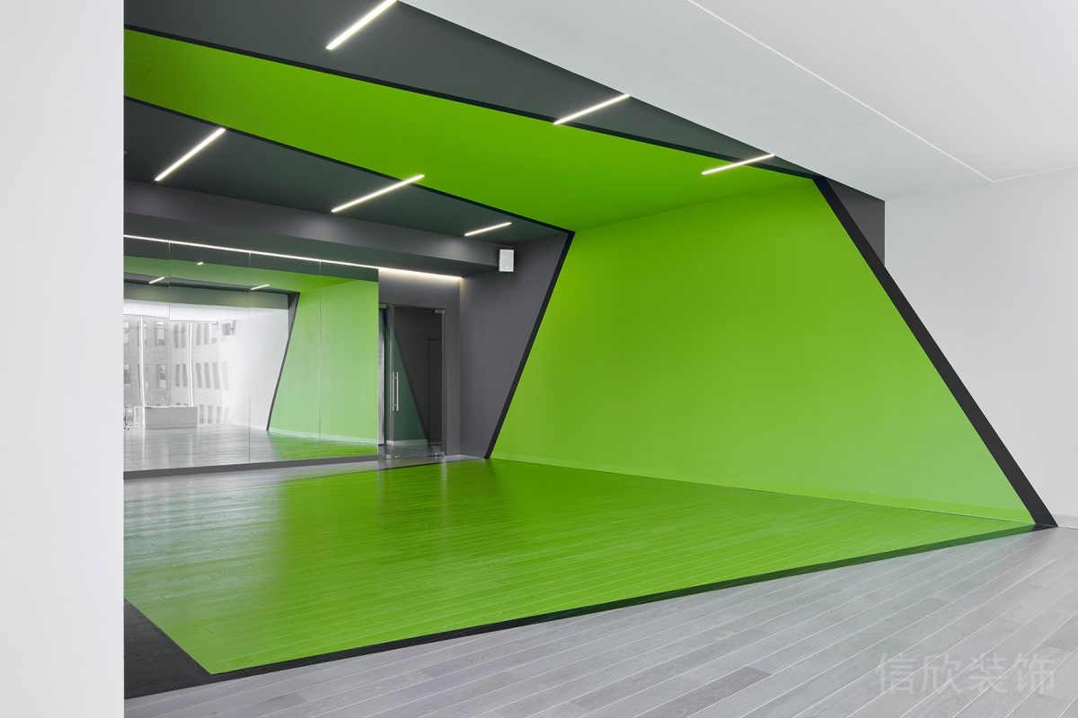 綠色幾何線條設(shè)計(jì)健身房機(jī)構(gòu)過道