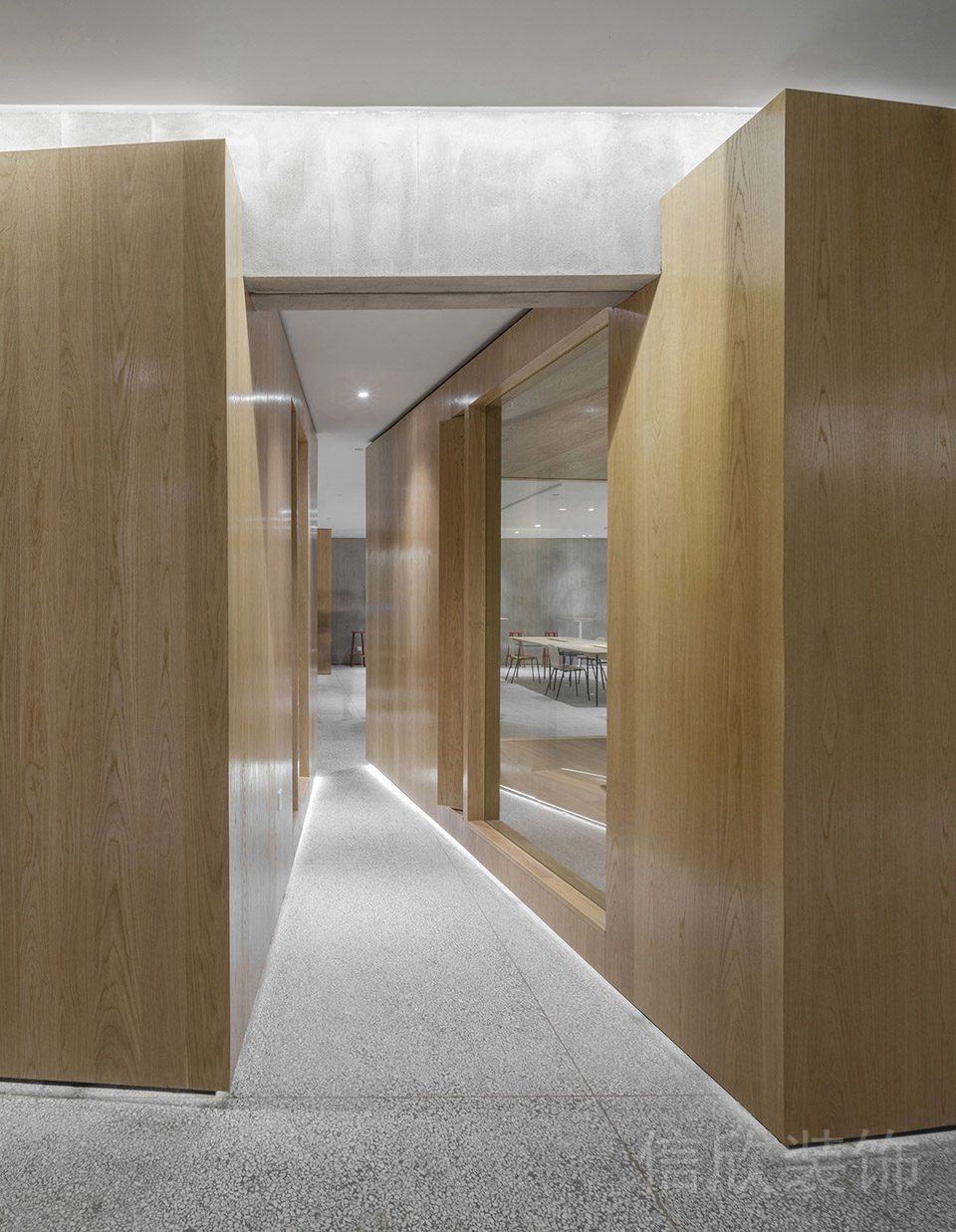 實(shí)木風(fēng)過道設(shè)計(jì)水磨石地板設(shè)計(jì)辦公室