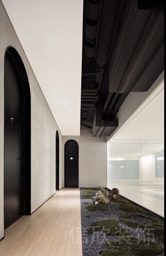 微景觀過(guò)道設(shè)計(jì)黑白簡(jiǎn)約風(fēng)瑜伽機(jī)構(gòu)