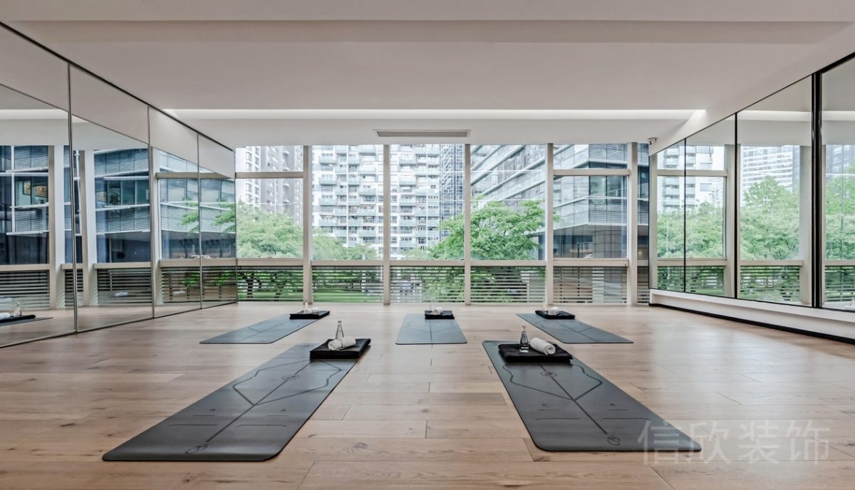 瑜伽機(jī)構(gòu)設(shè)計團(tuán)課教室對稱式鏡面設(shè)計