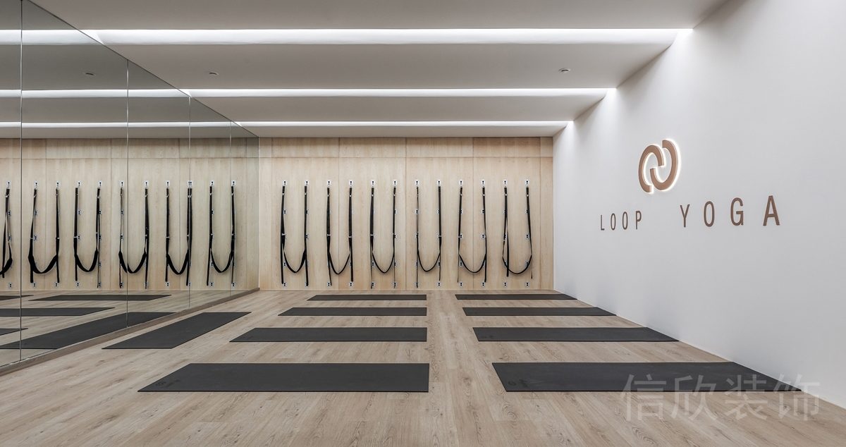 原木地板置物柜裝修全落地式鏡面玻璃設計瑜伽機構(gòu)