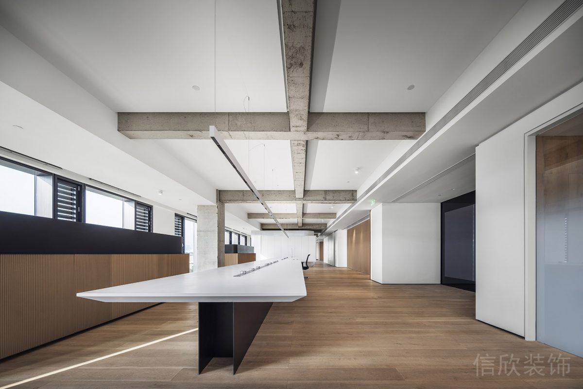 直線(xiàn)型長(zhǎng)桌設(shè)計(jì)工業(yè)風(fēng)簡(jiǎn)約辦公室裝修