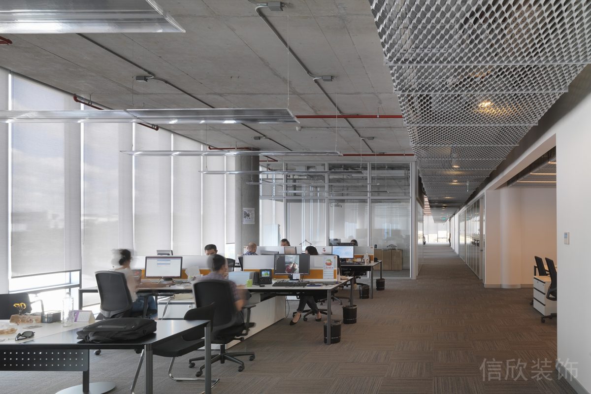 工業風水泥天花板裝修壁掛式鏤空式鋁合金管道設計辦公室效果圖