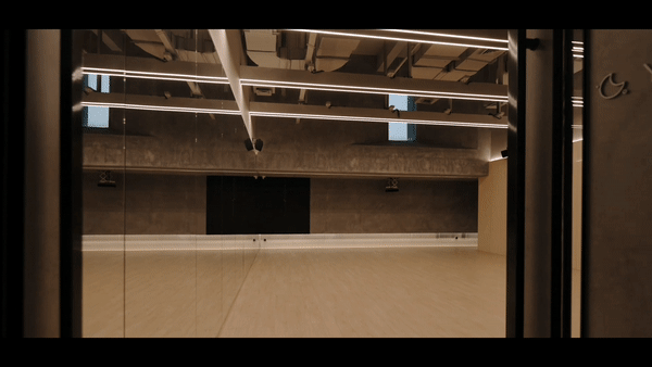 工業(yè)風(fēng)天花板原木墻面地板瑜伽機(jī)構(gòu)效果圖