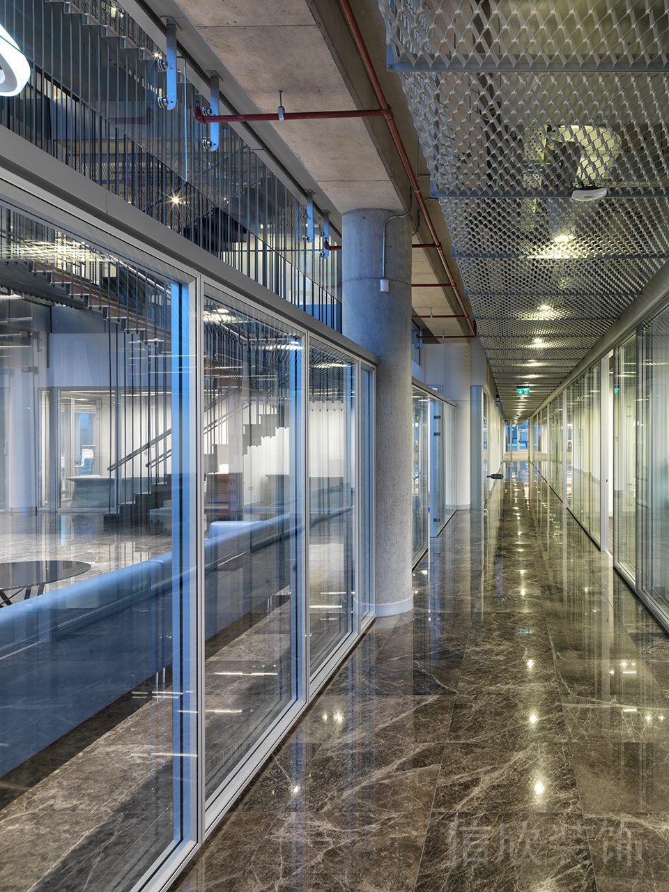 灰色大理石紋路地磚裝修工業風天花板設計辦公室走廊裝修設計圖