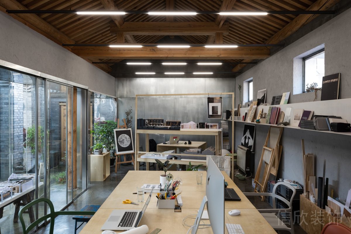 會議室木飾面裝修長桌收納墻柜藝術(shù)感工作室效果圖