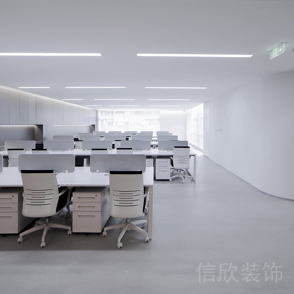 極簡風裝修設計工位設計效果圖燈飾天花白色辦公室設計