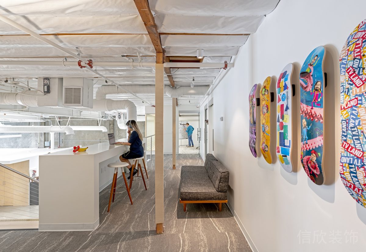 美式裝修設計白色長桌地毯辦公室走廊設計圖休息區