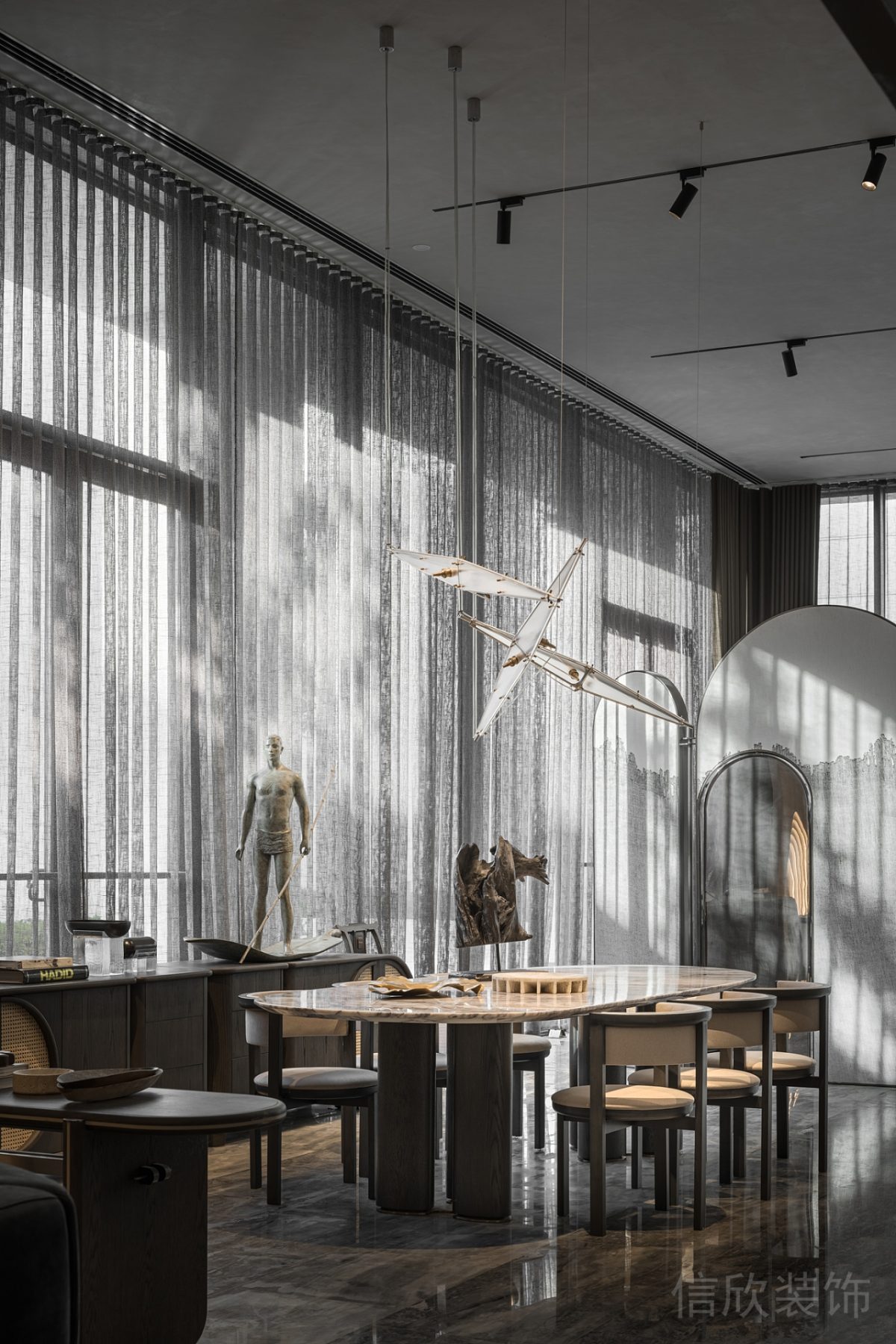 內(nèi)嵌式可移動(dòng)式射燈設(shè)計(jì)圓形大理石桌板設(shè)計(jì)辦公室就餐區(qū)裝修設(shè)計(jì)