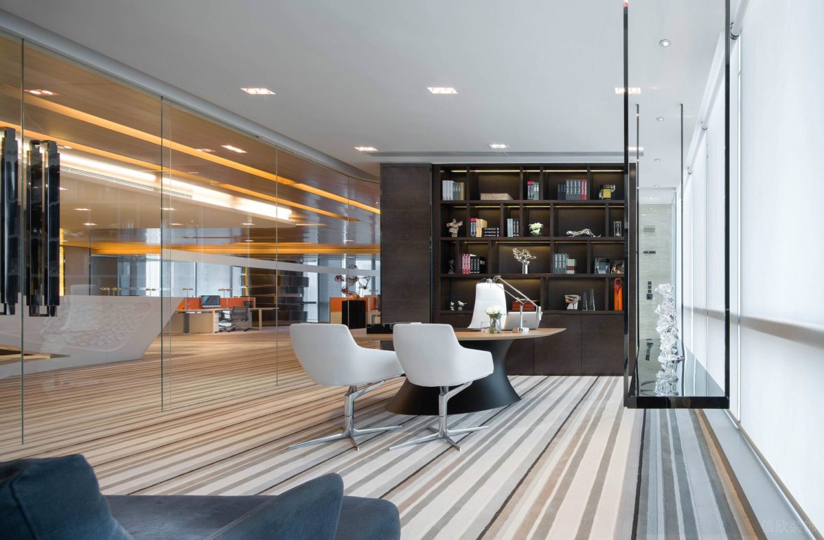 總裁辦公室裝修設(shè)計(jì)內(nèi)嵌式木制收納柜裝修玻璃隔斷獨(dú)立科技設(shè)計(jì)圖