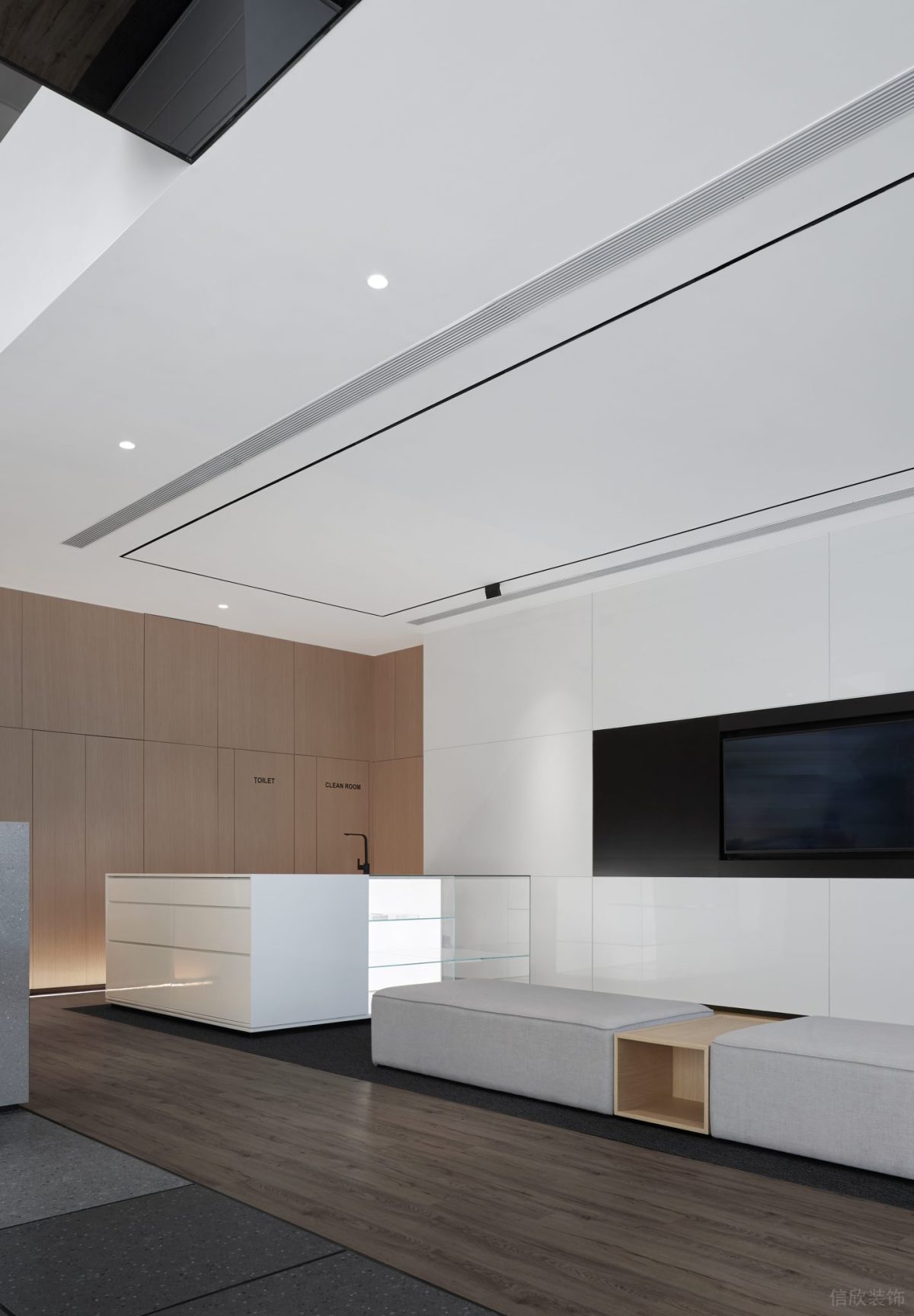 原木風內(nèi)嵌式置物柜裝修原木地板設(shè)計辦公室茶水間效果圖