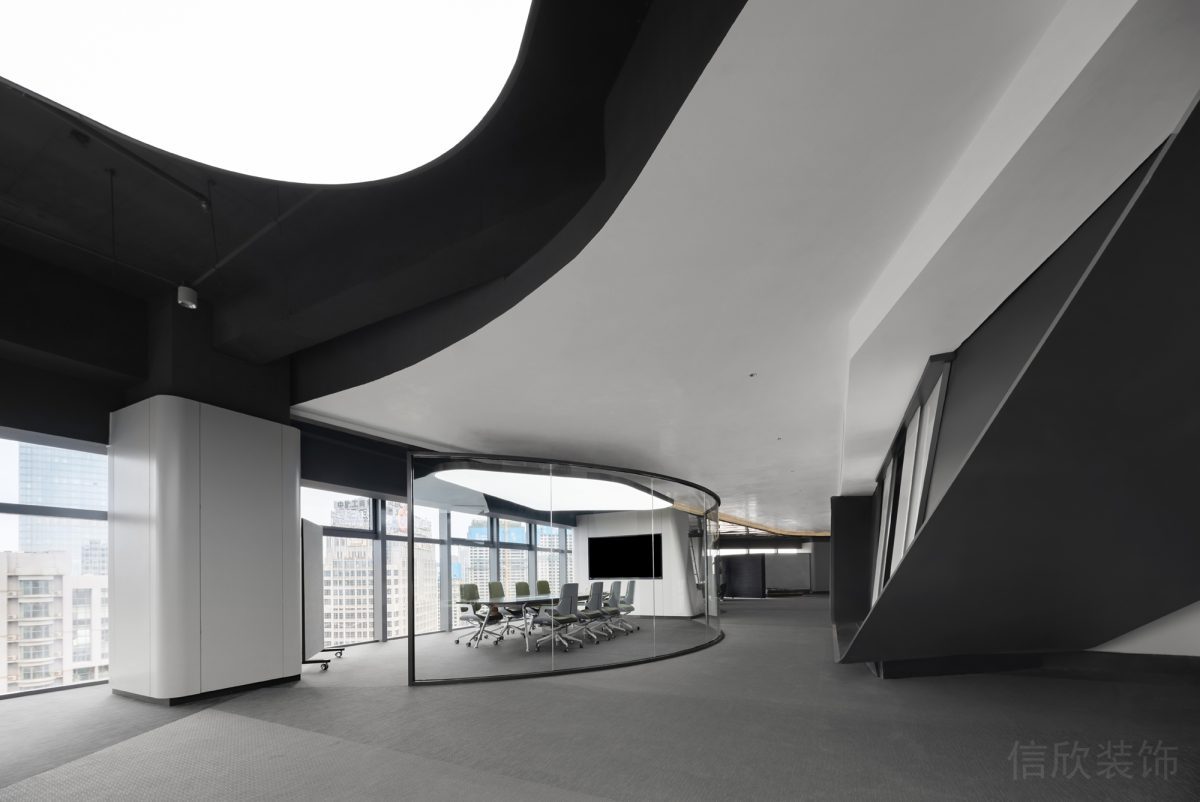 弧線隔斷玻璃設(shè)計裝修黑色設(shè)計裝修黑白色調(diào)經(jīng)典色彩效果辦公室