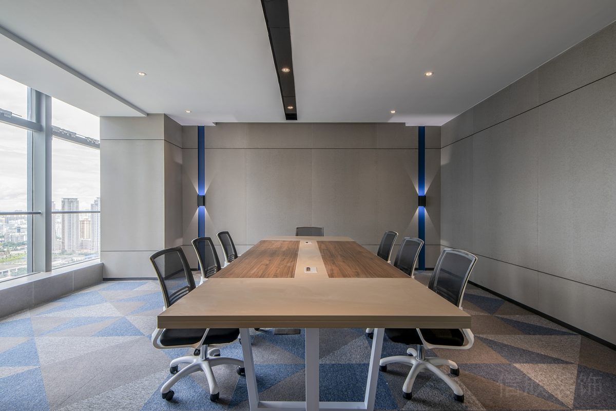 木質(zhì)辦公室裝修會(huì)議室設(shè)計(jì)現(xiàn)代商務(wù)風(fēng)設(shè)計(jì)裝修地毯效果